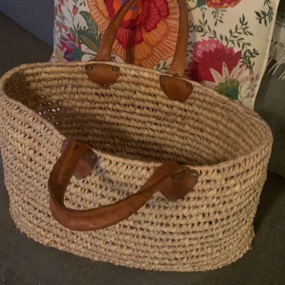 Large Straw Bag W/ Leather Handles - Picture 2 of 11
